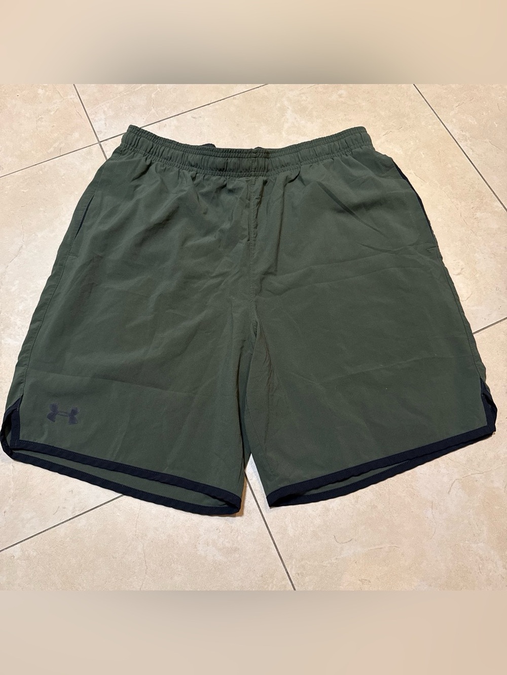 Under Armour Men's Olive Performance Shorts 8” inseam (L)